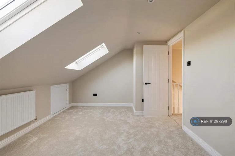 Flat Lansdowne Road in Greater London