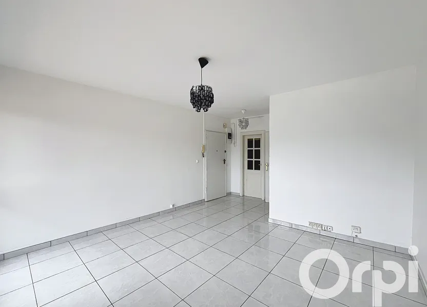 Flat Rue du 4 Août 1789 in Villeurbanne