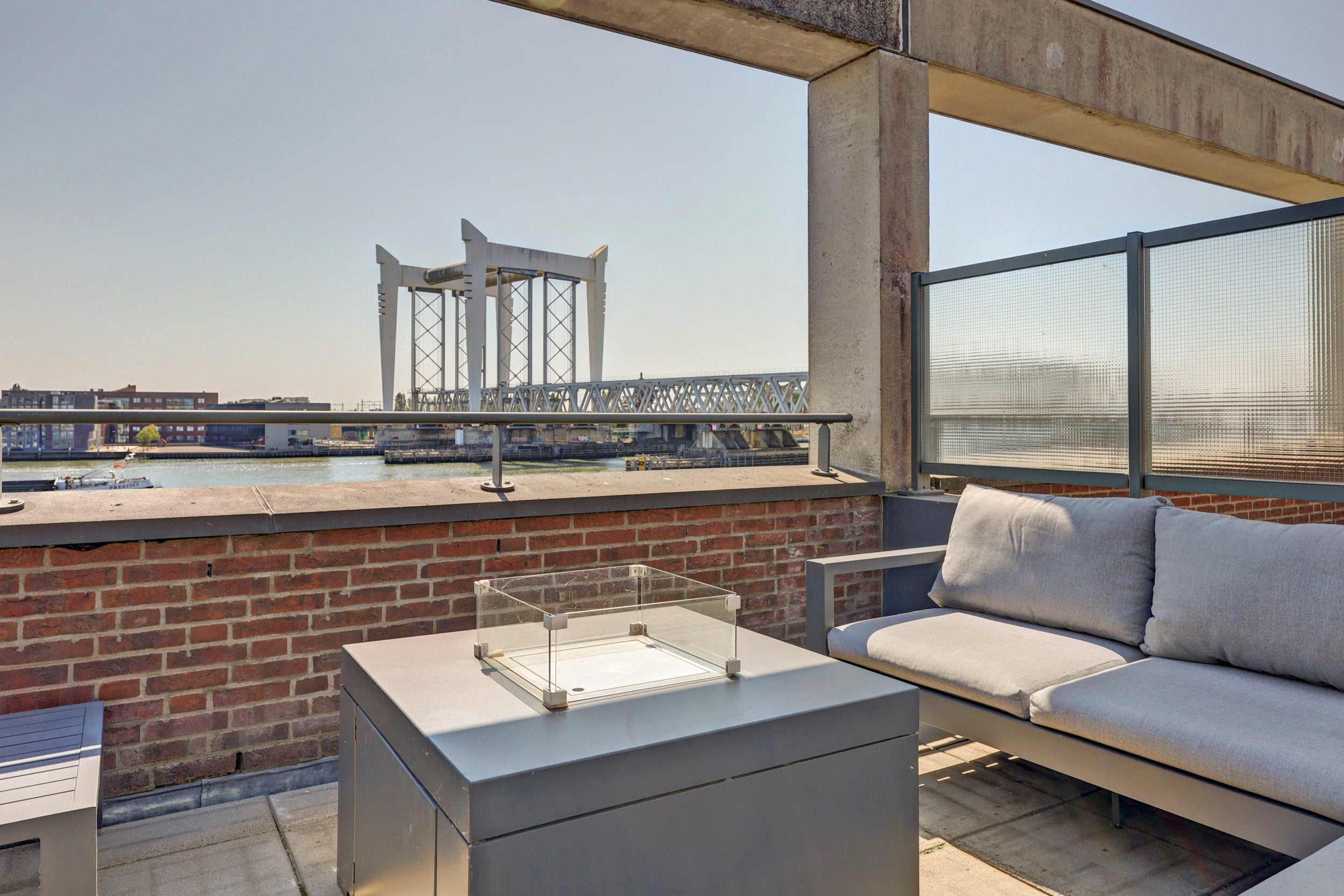 Tussenwoning te koop: Maasboulevard 10, Zwijndrecht