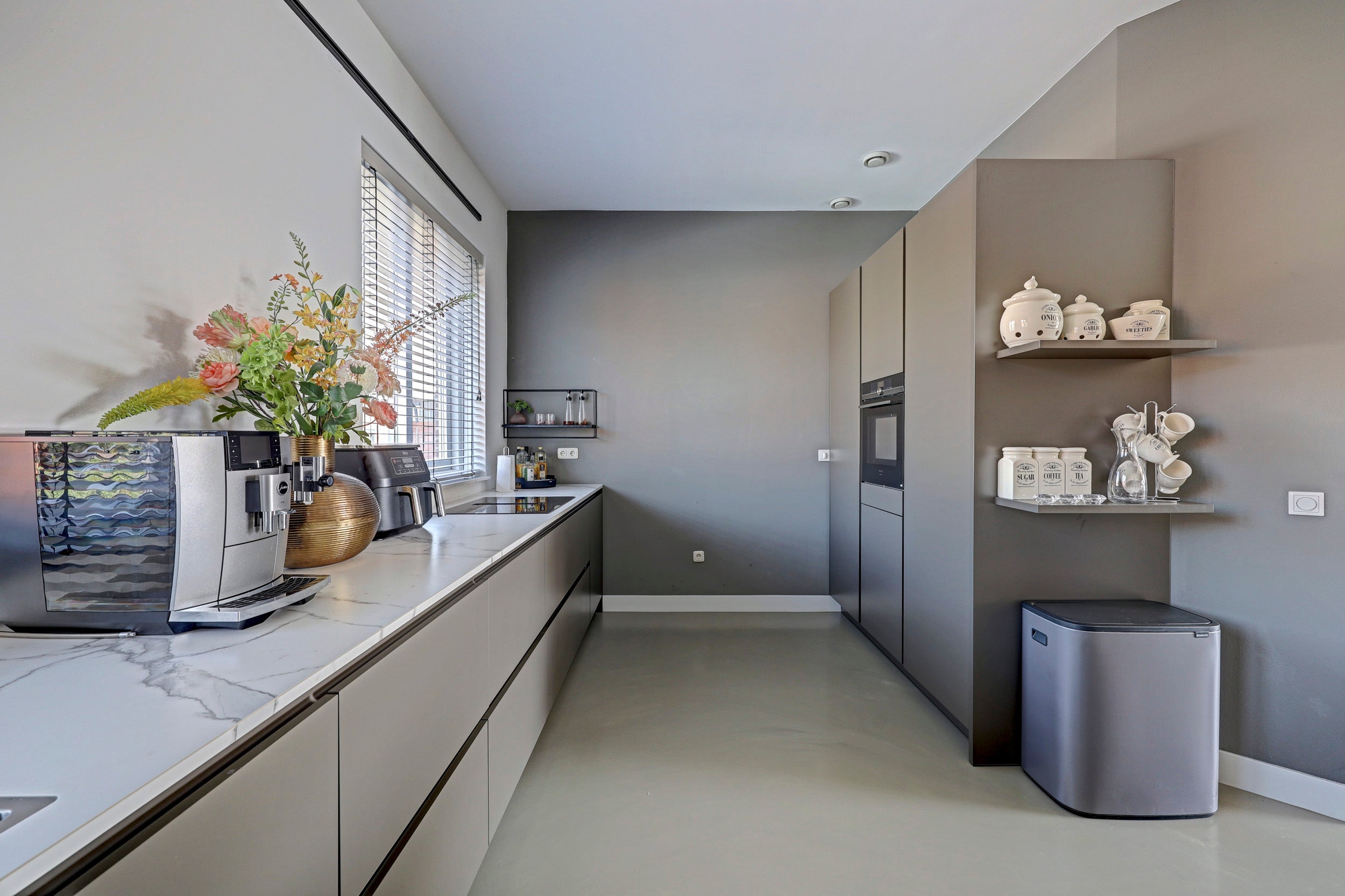 Tussenwoning te koop: Maasboulevard 10, Zwijndrecht