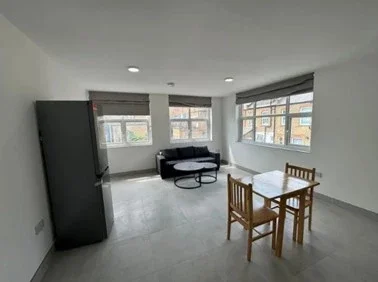 Flat Uxbridge Road in Greater London
