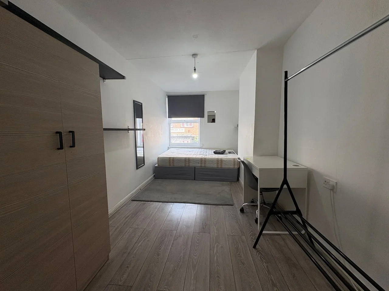 Room Bethnal Green Road in Greater London