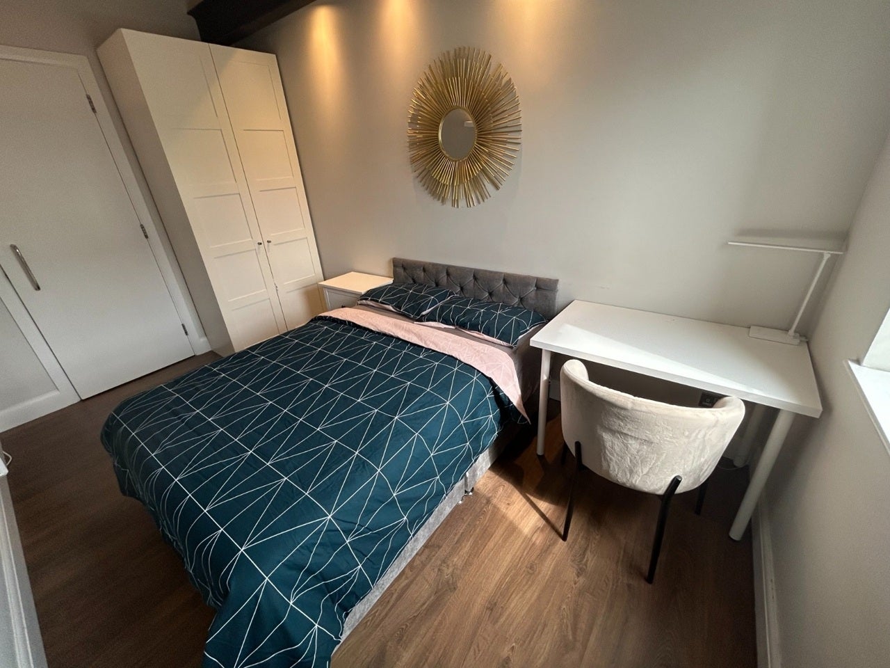 Flat Nelson Passage in Greater London