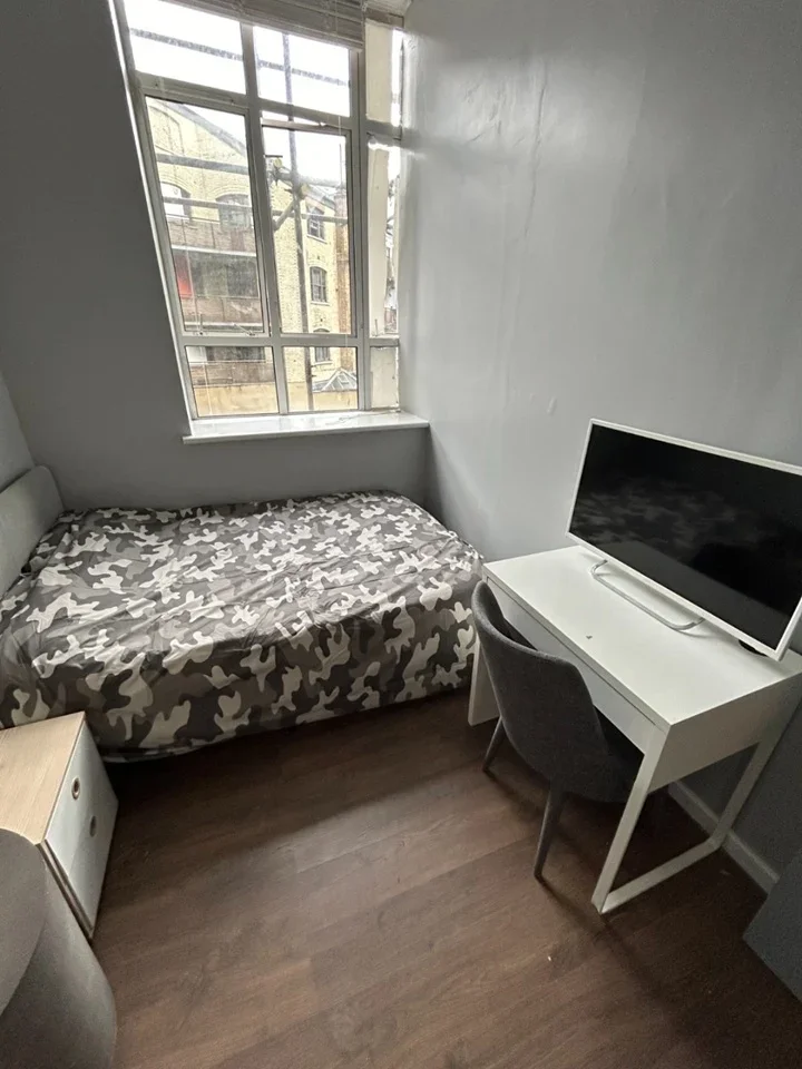 Flat Nelson Passage in Greater London
