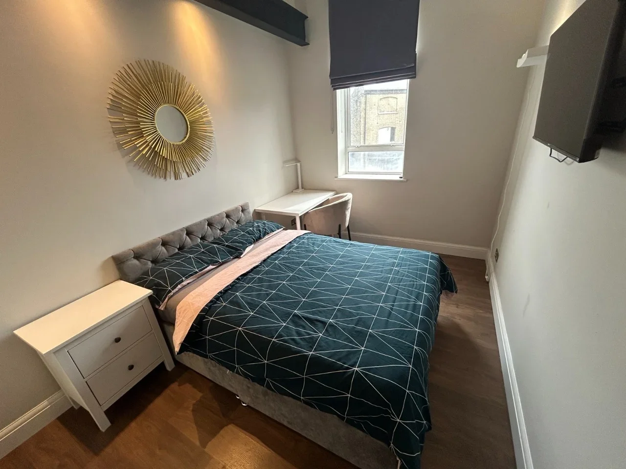 Flat Nelson Passage in Greater London