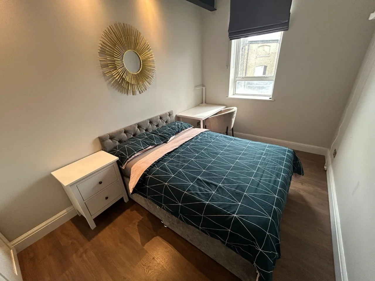Flat Nelson Passage in Greater London