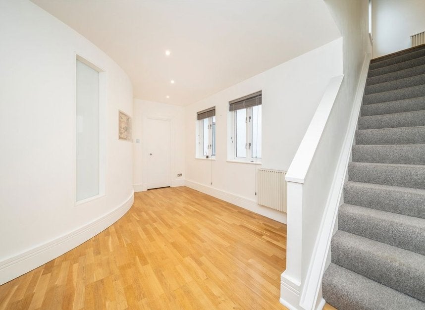 Flat Wapping Wall in Greater London