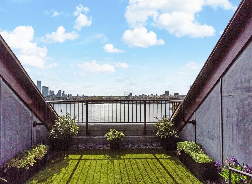 Flat Wapping Wall in Greater London