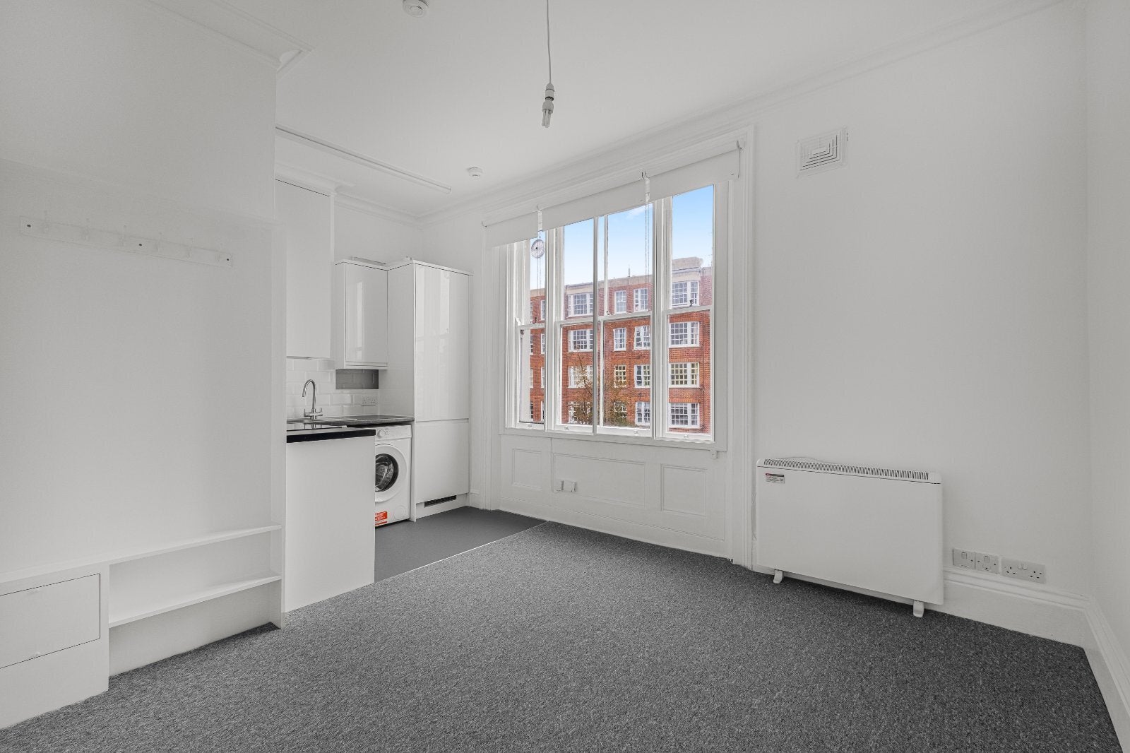 Flat Horbury Crescent in Greater London