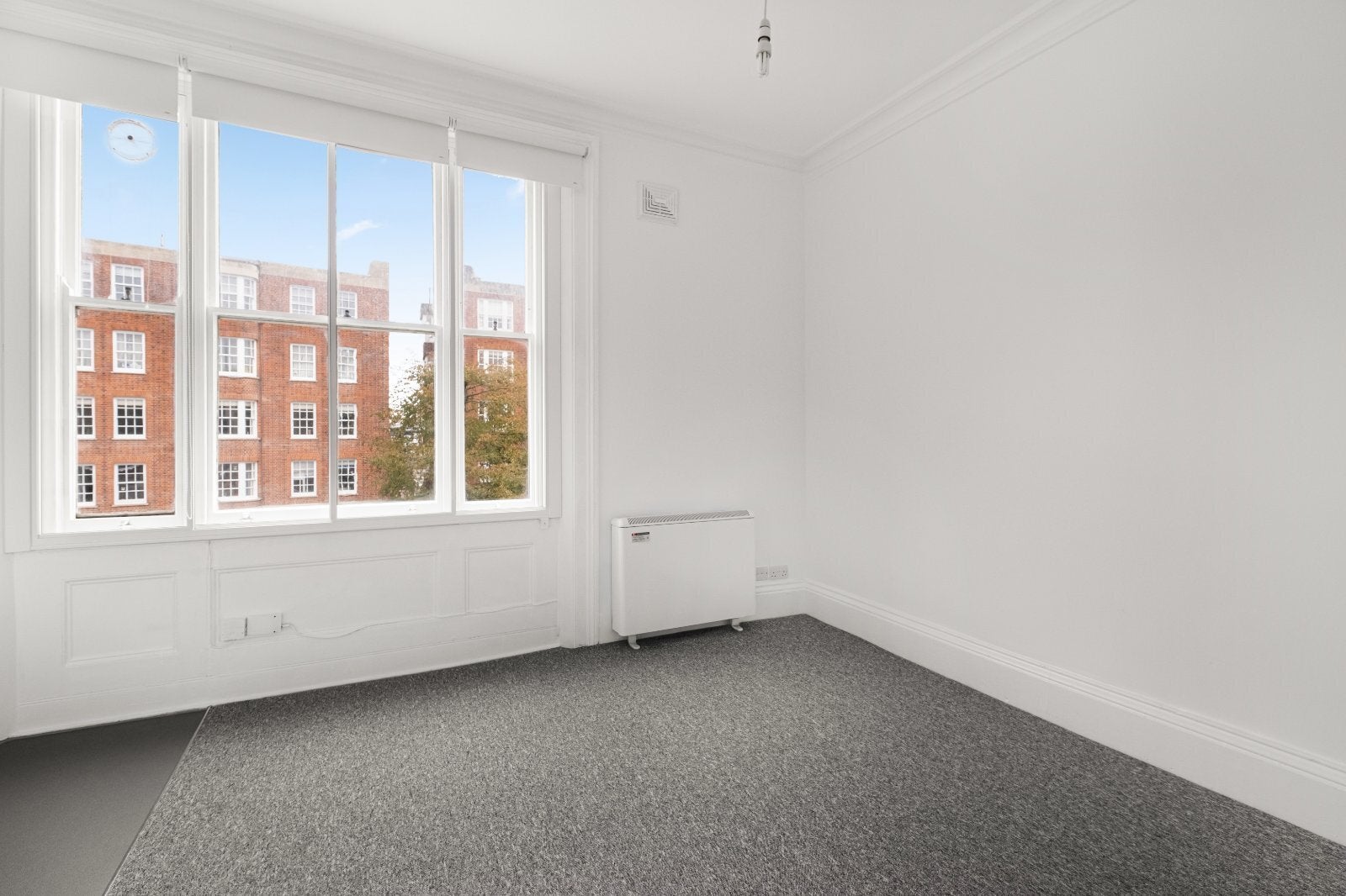 Flat Horbury Crescent in Greater London