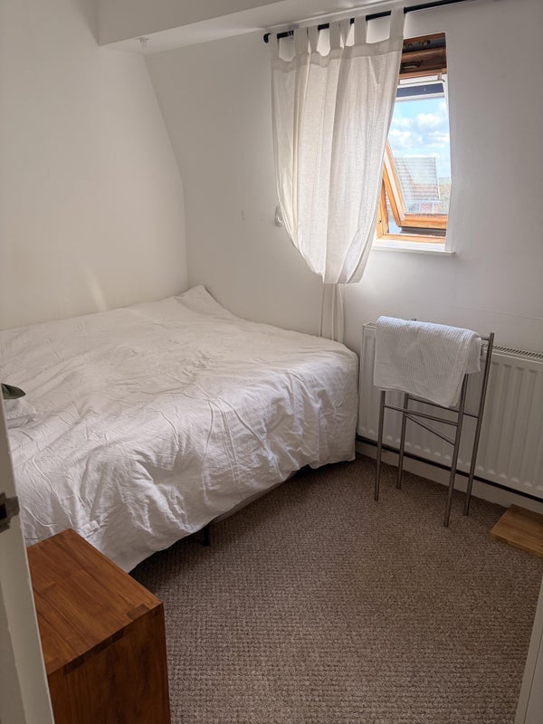 Room Worple Road in Greater London