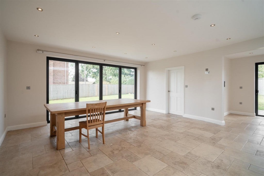 House Court Drive in Tewkesbury