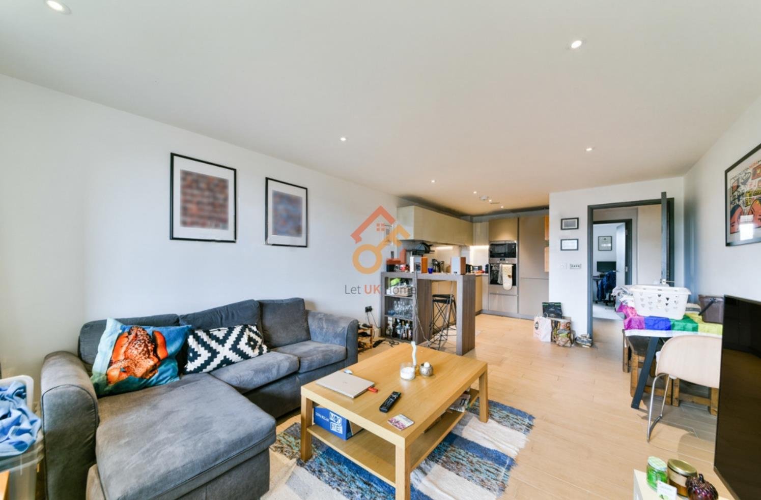 Flat Canalside Square in Greater London