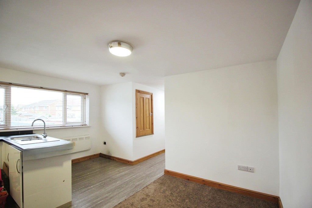 Flat Jubilee Road in Buckley