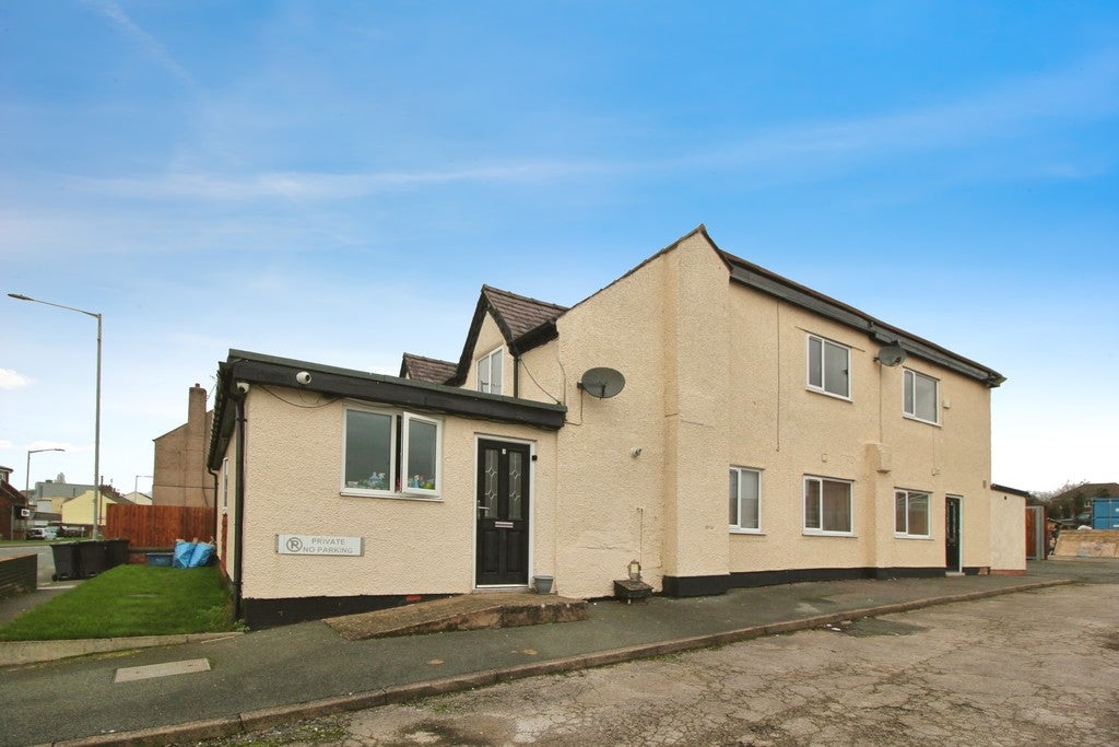 Flat Jubilee Road in Buckley