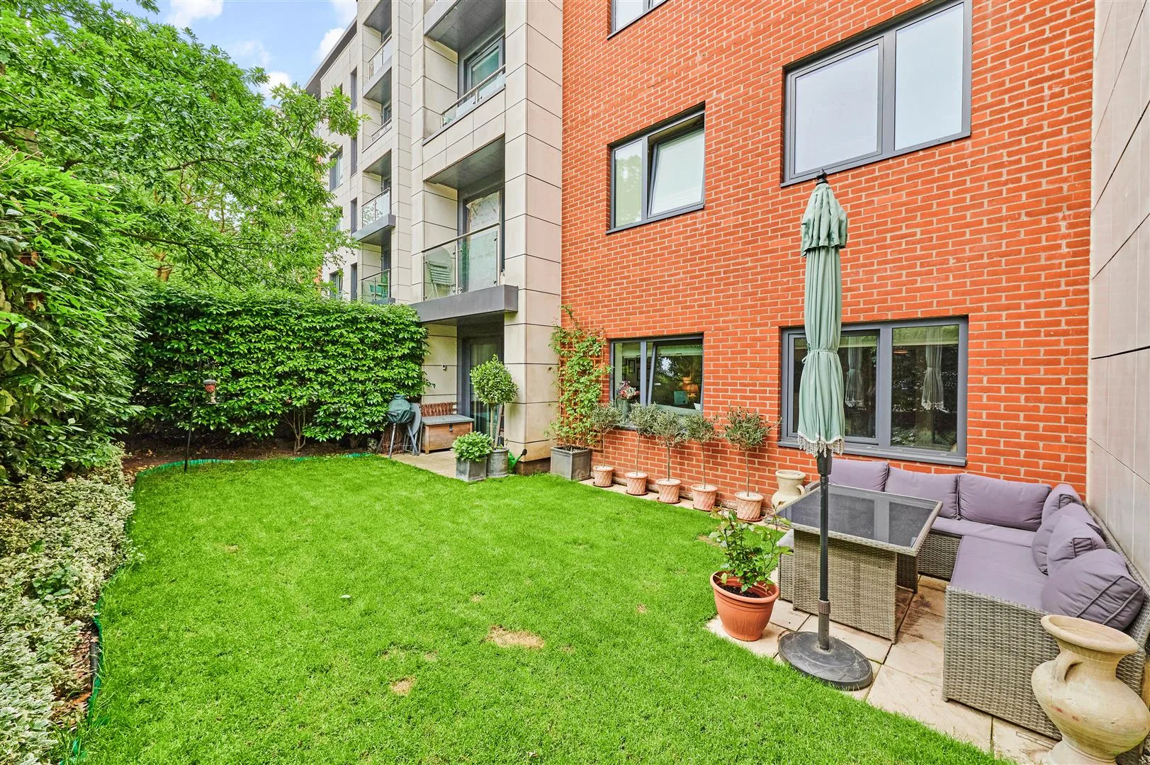 Flat Putney Hill in Greater London