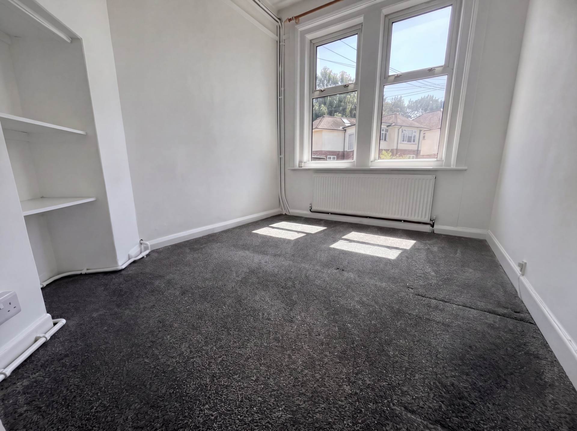 Flat Penn Hill Avenue in Poole
