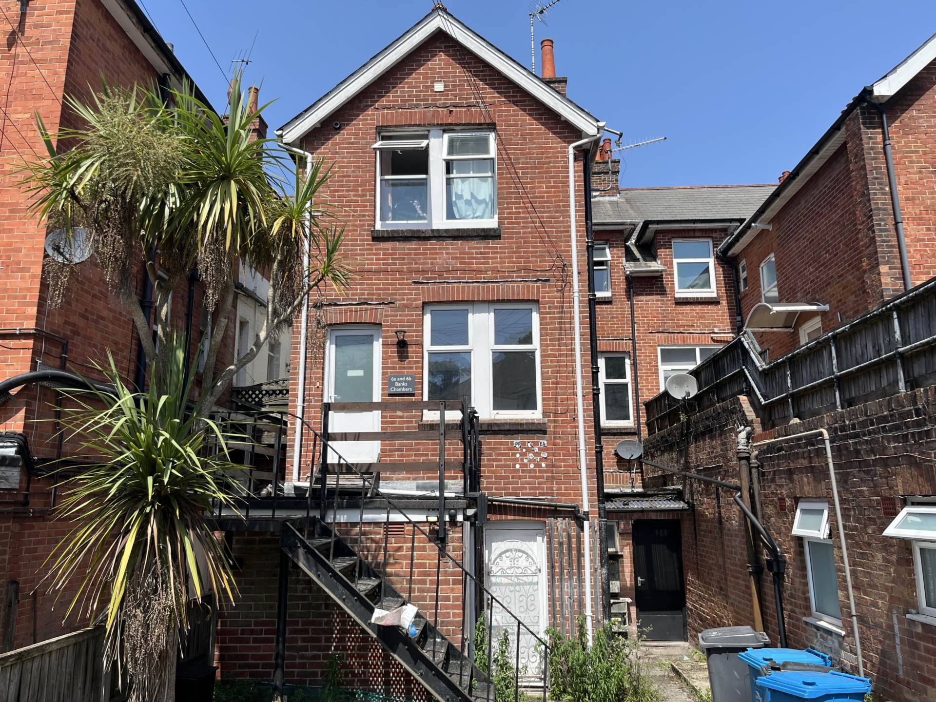 Flat Penn Hill Avenue in Poole
