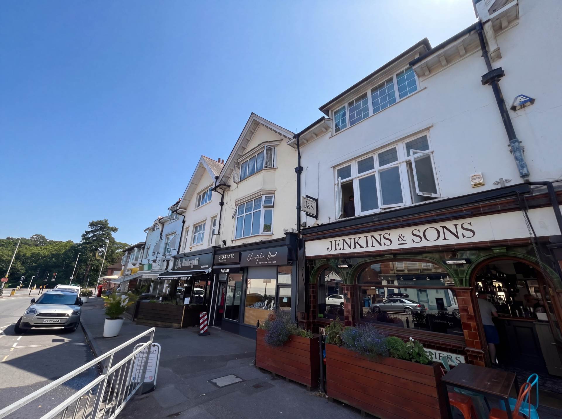 Flat Penn Hill Avenue in Poole