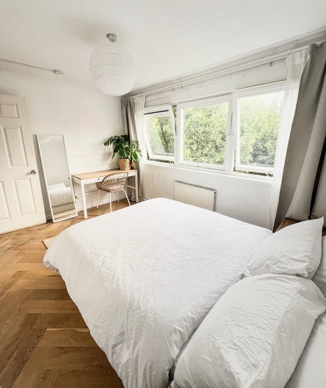 Room Clark Street in Greater London