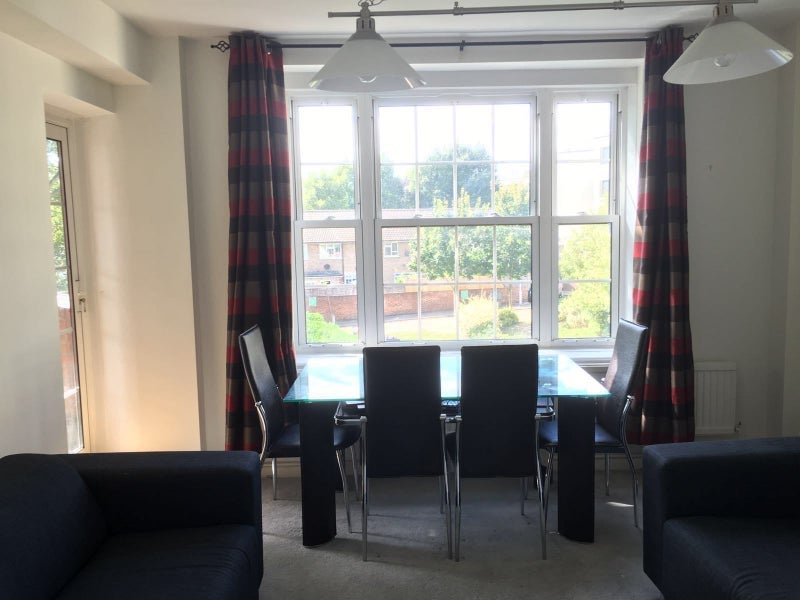 Room Mead Close in Greater London