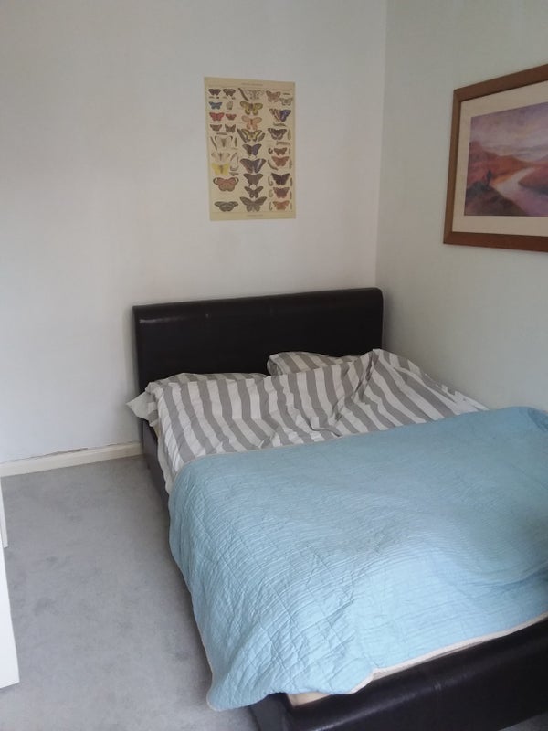 Room Mead Close in Greater London