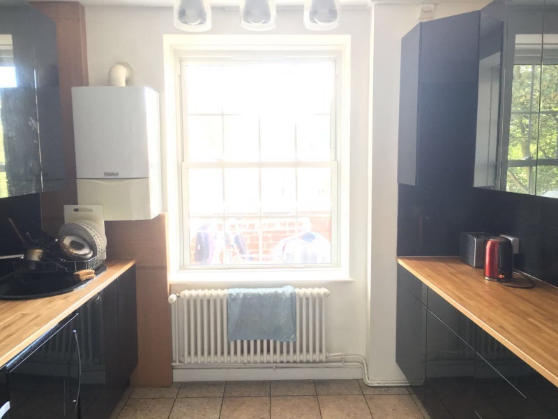 Room Mead Close in Greater London