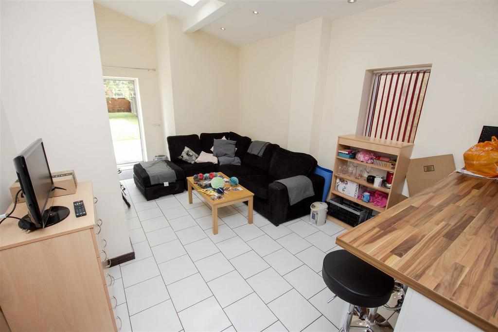 Flat Teignmouth Road in Birmingham