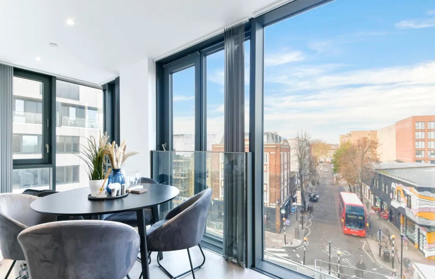 Flat City North Place in Greater London