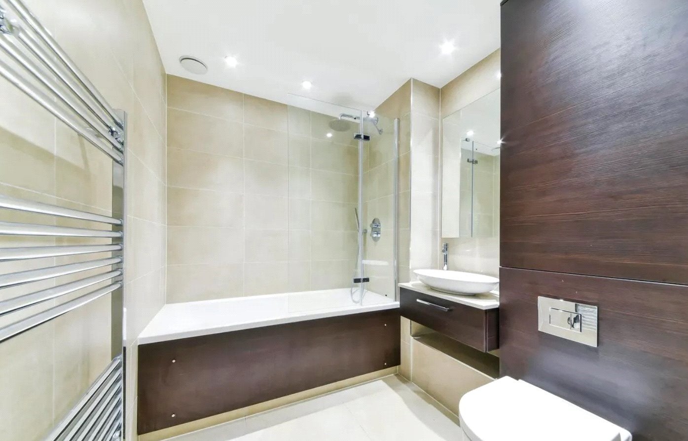 Flat City North Place in Greater London