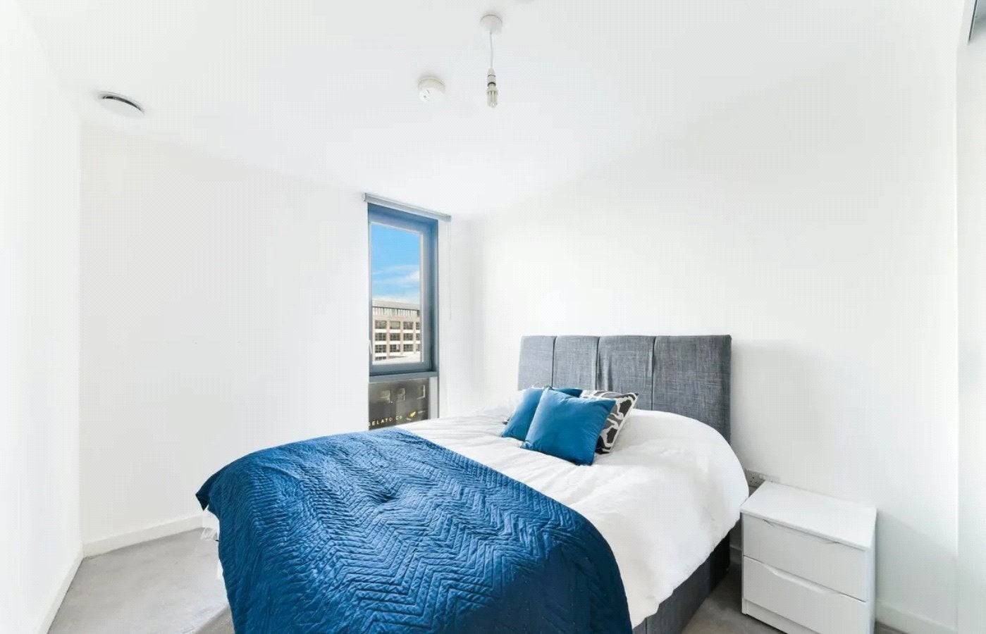 Flat City North Place in Greater London