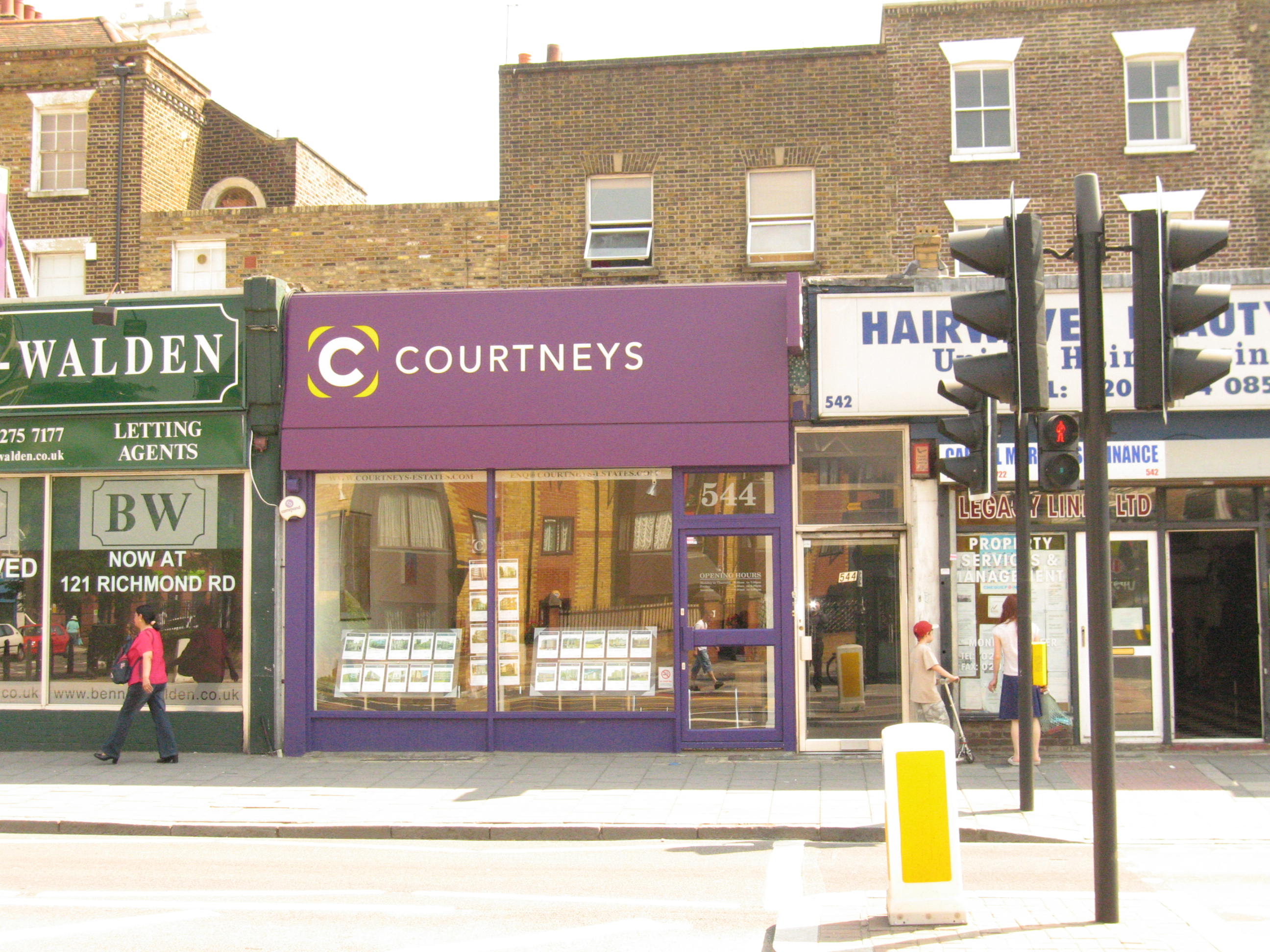 Flat Kingsland Road in Greater London
