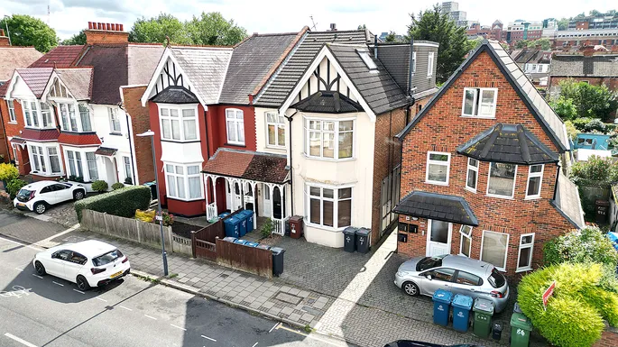 Flat Hindes Road in Greater London