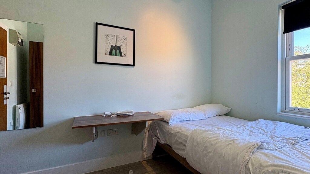 Room Camden Road in Greater London