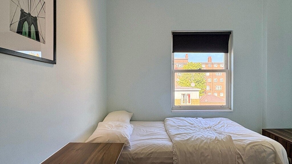Room Camden Road in Greater London