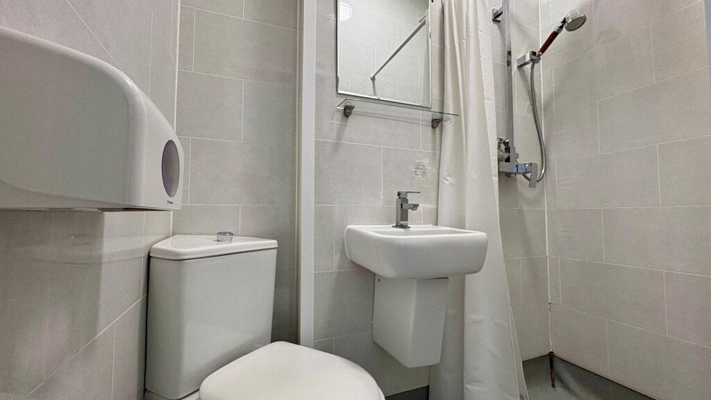 Room Camden Road in Greater London