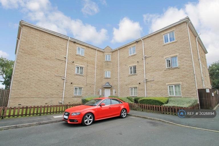 Flat Minster Drive in Bradford