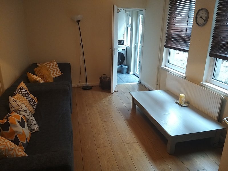 Room Donald Street in Cardiff