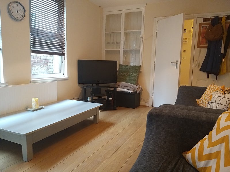 Room Donald Street in Cardiff