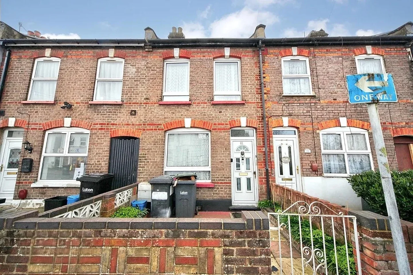 House Dunstable Road in Luton