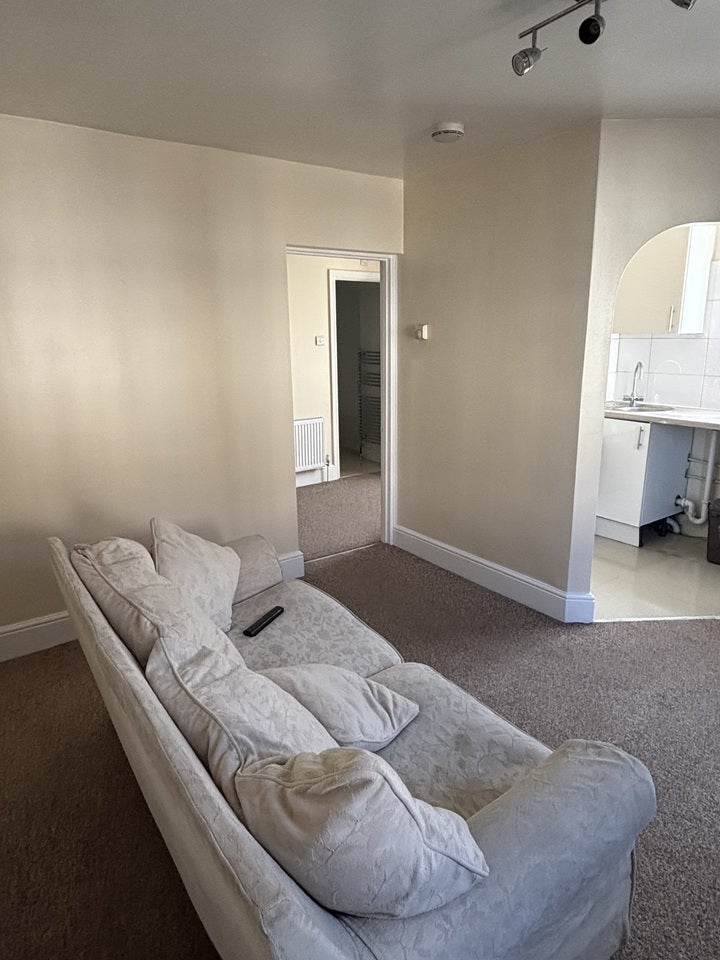 Flat Acme Road in Watford