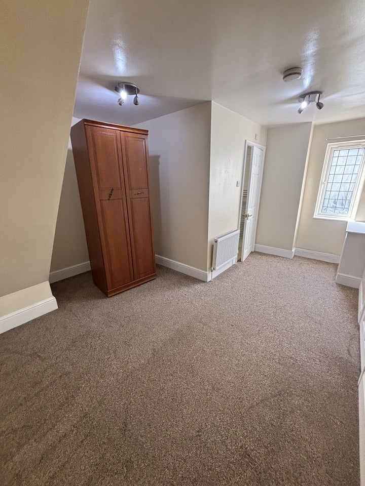 Flat Acme Road in Watford