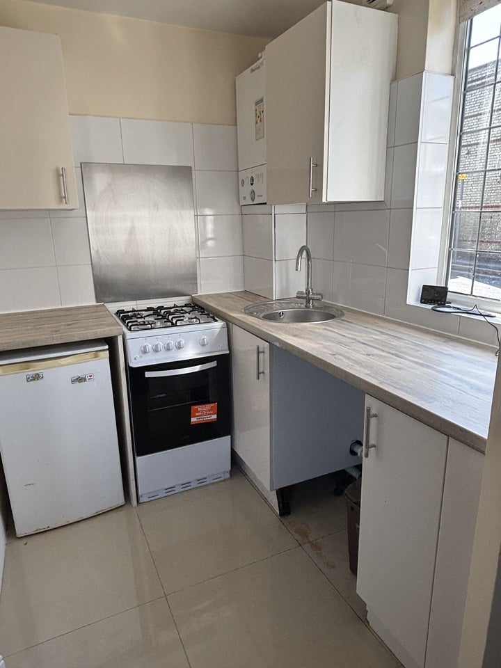 Flat Acme Road in Watford
