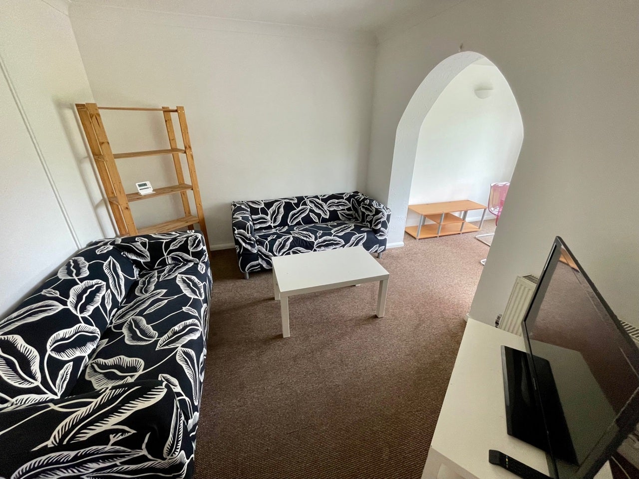 Room Hillside Avenue in Canterbury