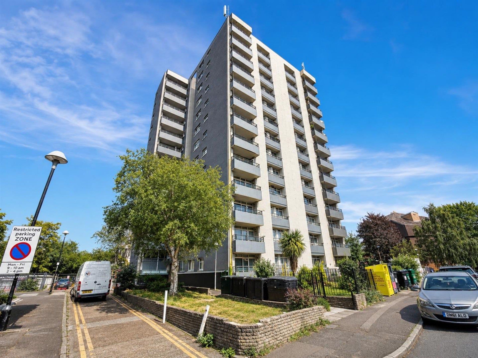 Flat Aldriche Way in Greater London
