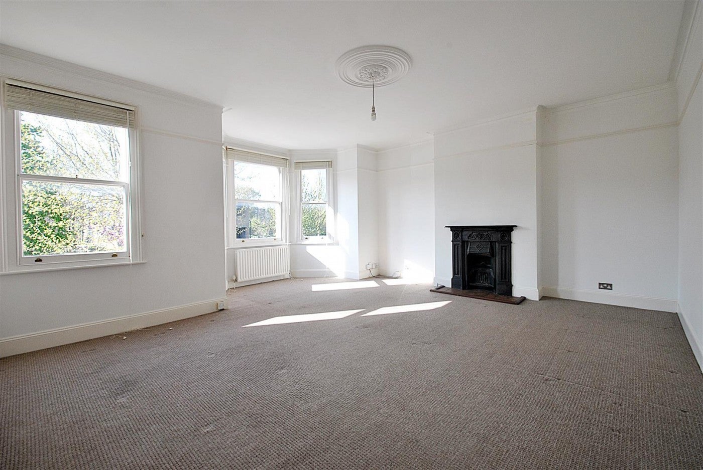 Flat Winchester Avenue in Greater London
