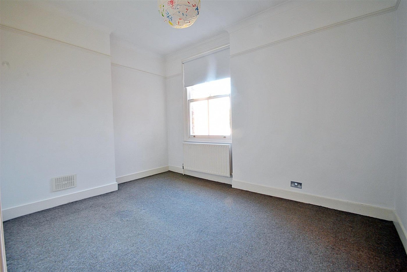Flat Winchester Avenue in Greater London