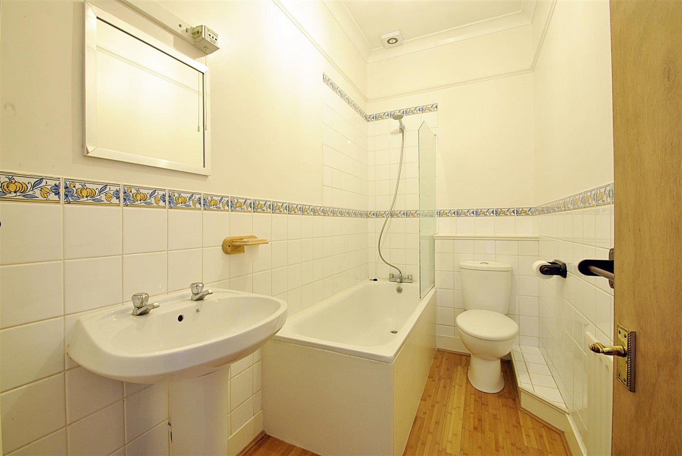 Flat Winchester Avenue in Greater London