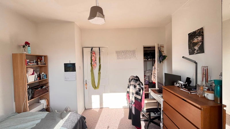 Room Compton Road in Greater London