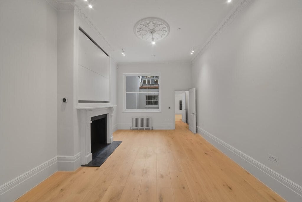 Flat Queen's Gate Terrace in Greater London
